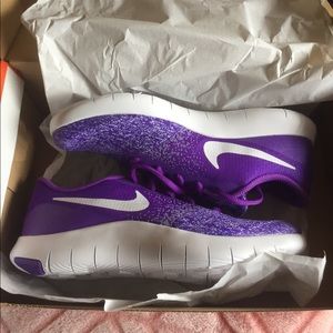 Nike Flex Contact Shoes. Size 6 youth.